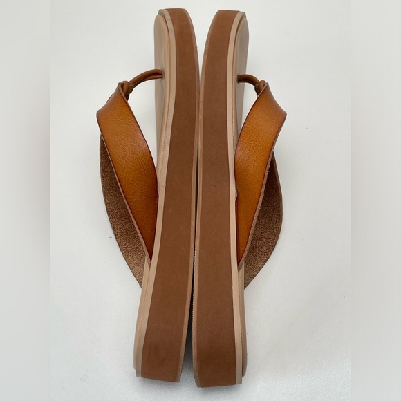 Old Navy Sandals Thong Brown Tan Slip On Faux Leather Footwear Flat Women's 8 - Picture 5 of 8